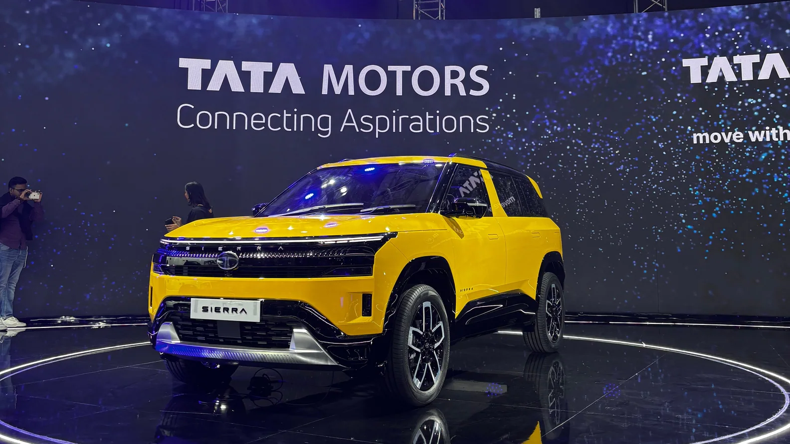 Tata Motors CV Turns Volatile After Strong Listing