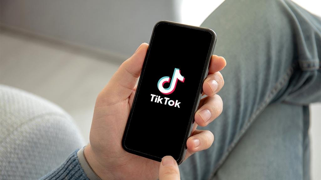 Top TikTok features and updates in 2026, including AI tools, creator features, TikTok Shop, LIVE, and new trends.